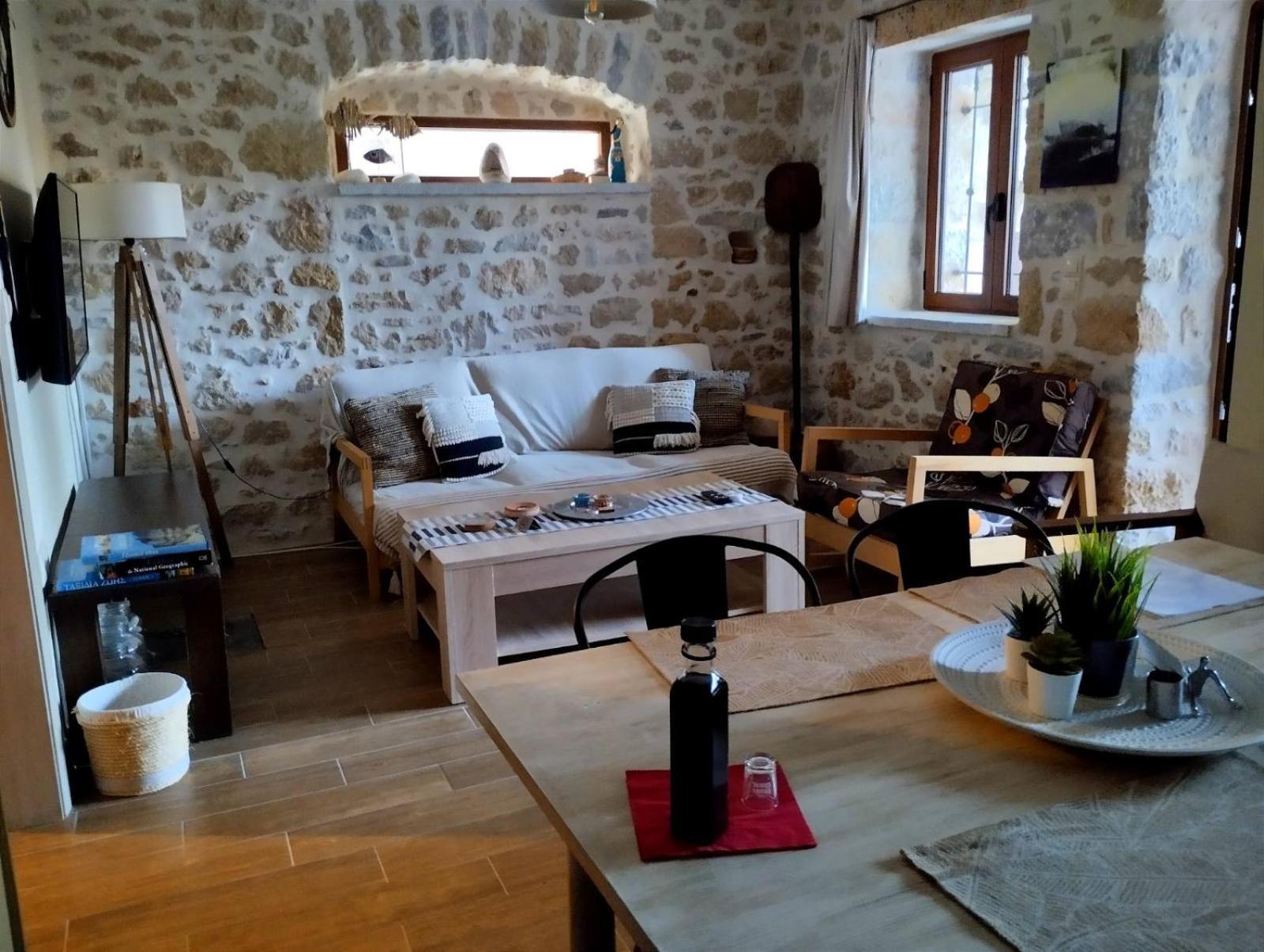 Aspasia House Oítilon Buitenkant foto